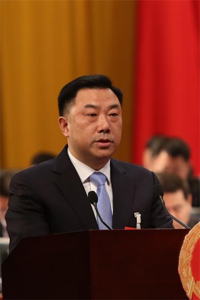 李应兰周立友等出席 徐万忠作政府工作报告 马培生主持