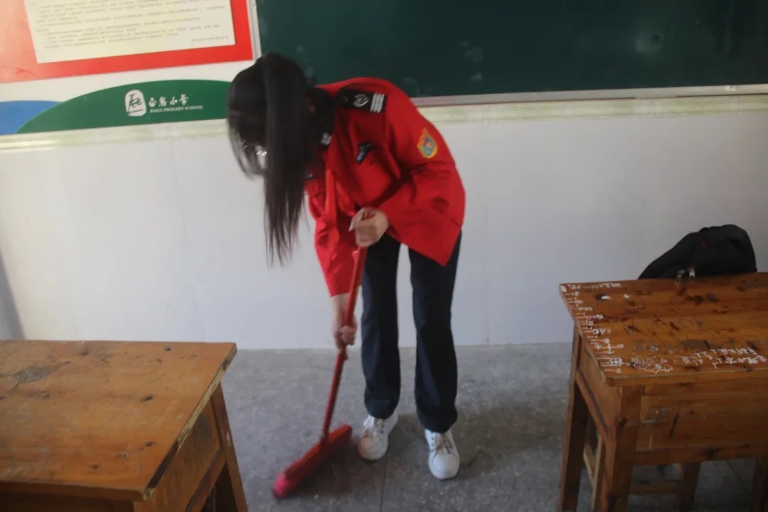 扫地  