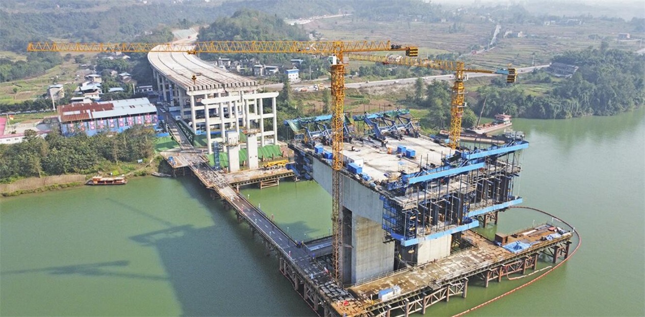 建设中的龙溪嘉陵江大桥 中交隧道工程局有限公司供图