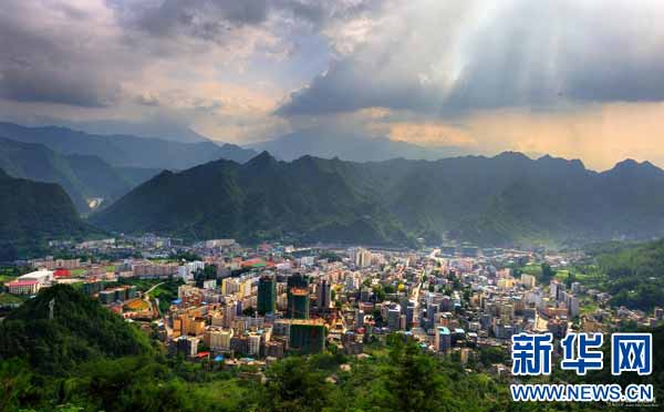 鸟瞰重庆市城口县城.新华网发 重庆市城口县旅游局供图