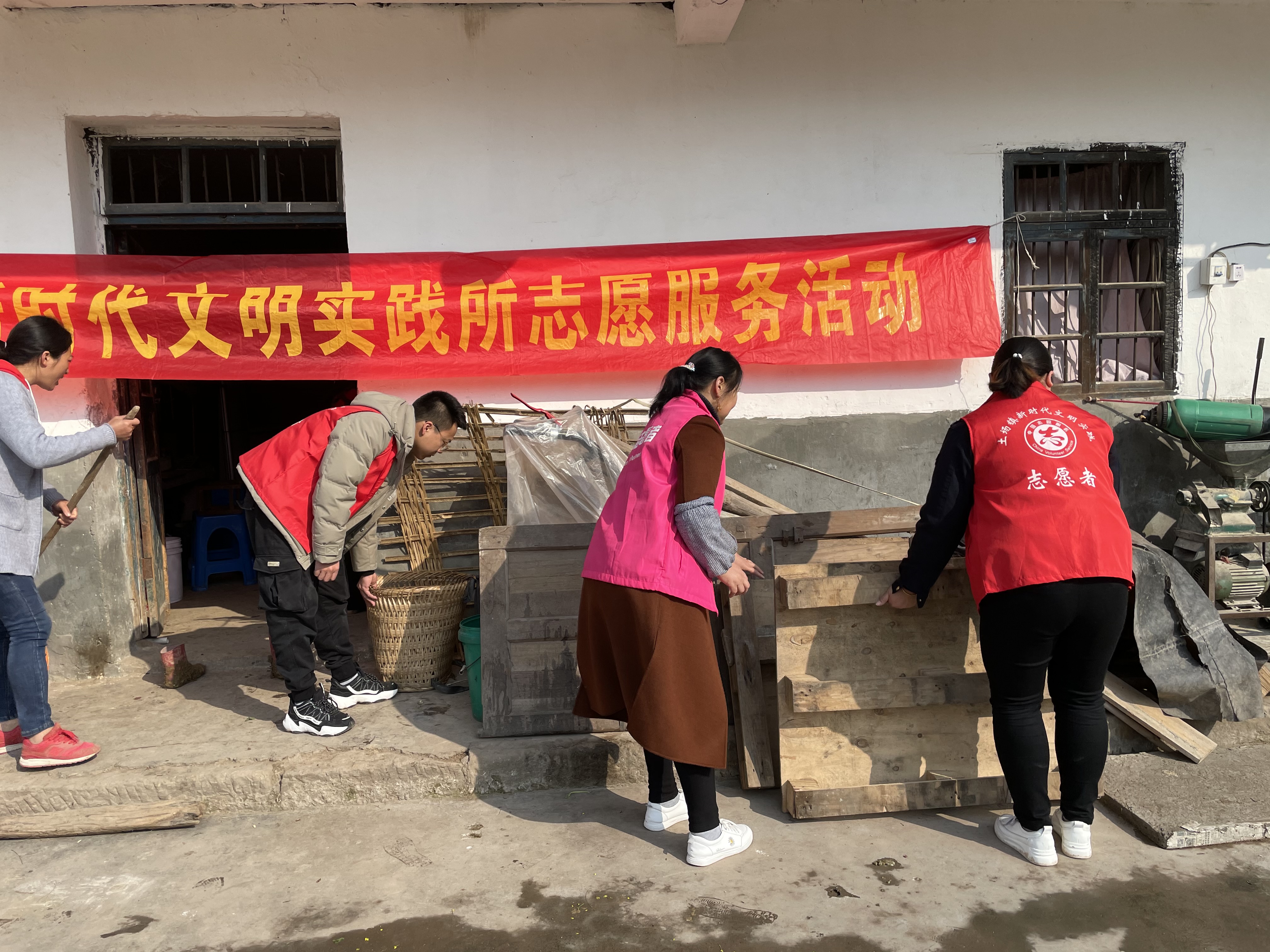 土场镇:弘扬雷锋精神 开展志愿服务活动