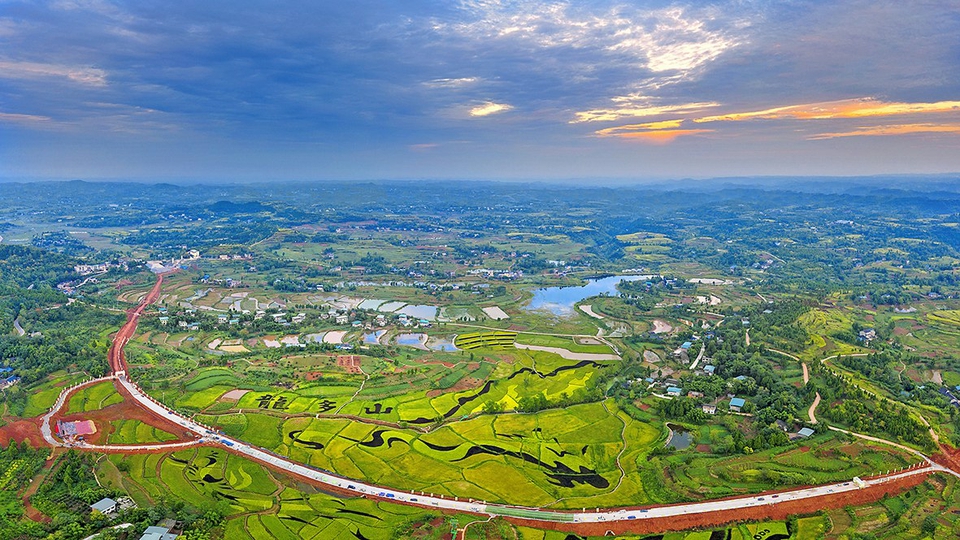 龙凤镇聚力建设龙凤呈祥地成渝后花园