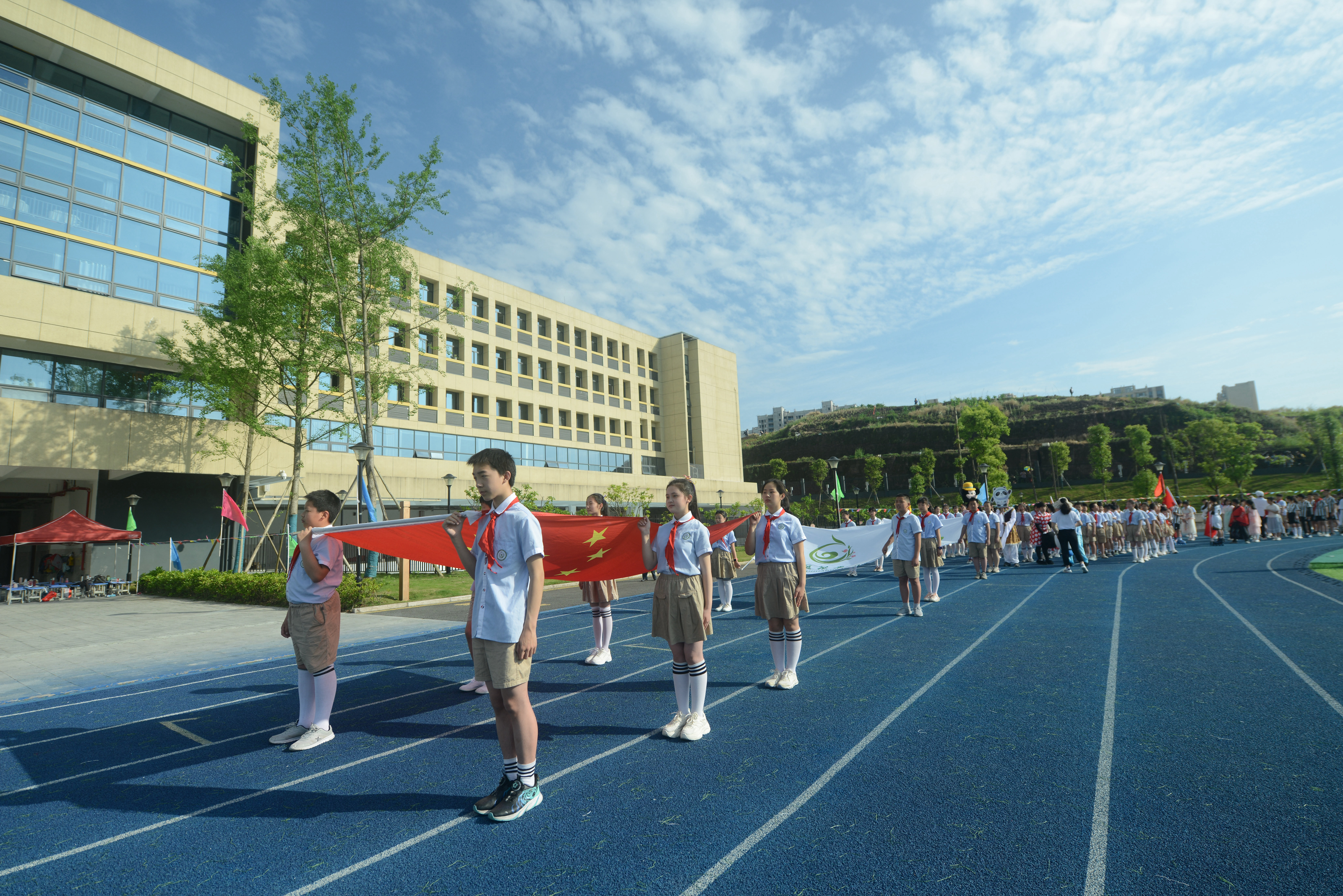合川区融媒体中心全媒体报道(记者 苟勇)4月25日,花果小学举行第二届