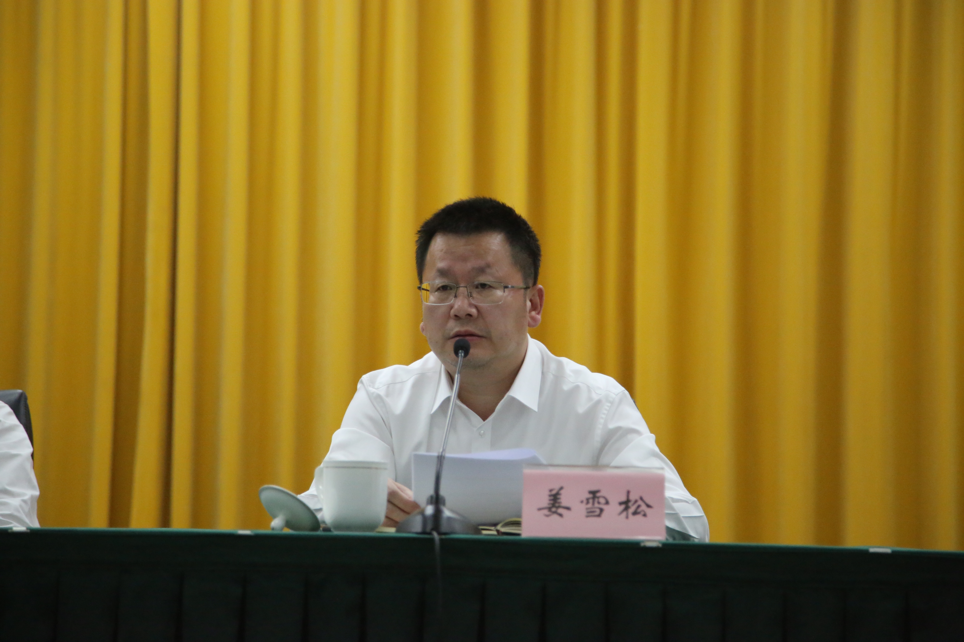 郑立伟在全区安全生产电视电话会议上强调