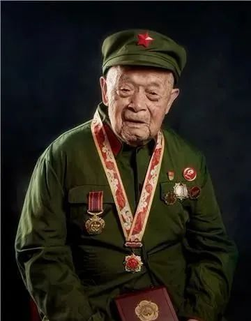 送别老英雄全国道德模范抗美援朝上甘岭战役一等功臣蒋诚因病逝世