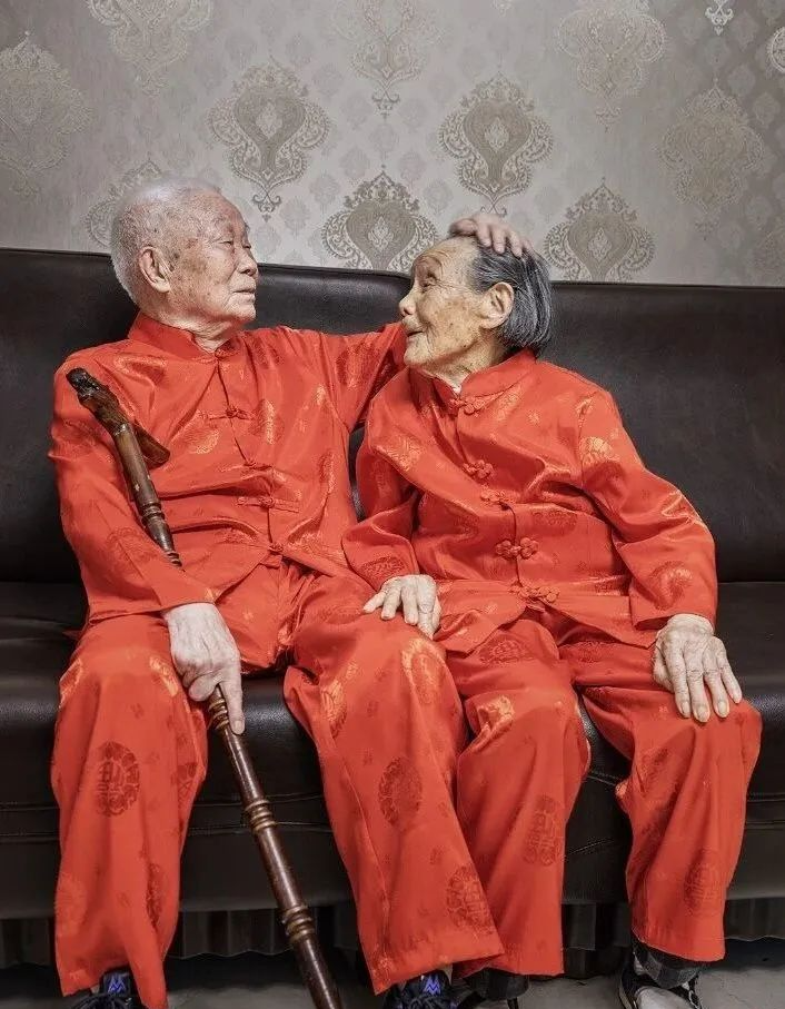 相伴80余载合川这对老夫妻同庆百岁生日
