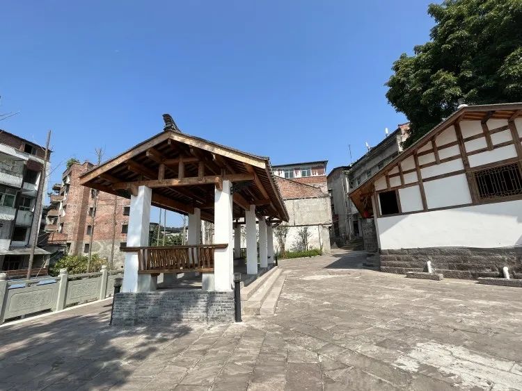 六尺巷故事上演现代版合川渭沱镇村民退墙让路助百年老街换新颜