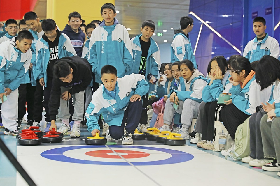 区城投(集团)公司组织学生在重庆际华园开展研学活动合川区融媒体中心