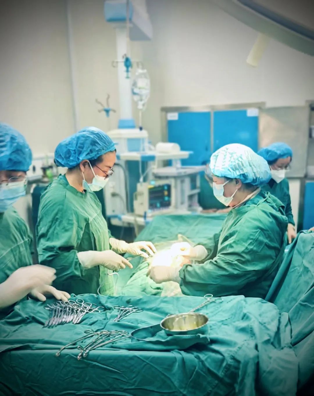 惊心动魄孕妇子宫破裂命悬一线合川多学科医护合力救援与死神pk