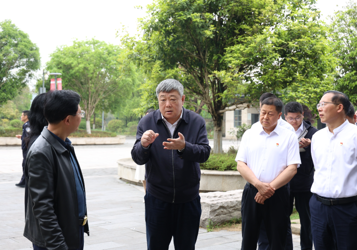 郑立伟坚持问题导向强化底线思维有效防范化解重点领域风险隐患