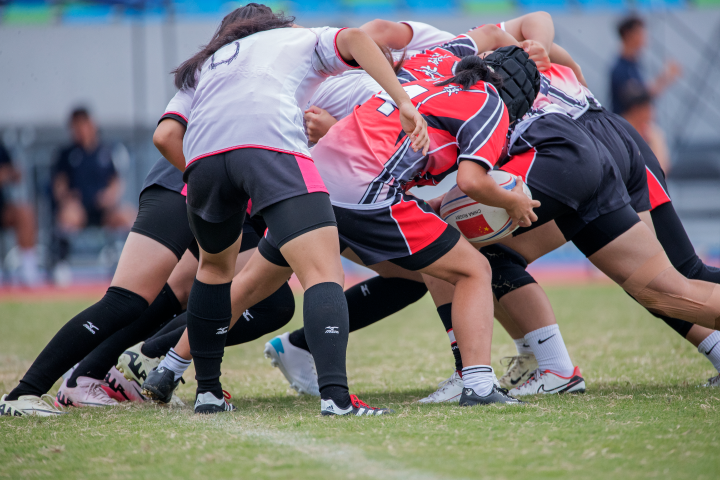 橄榄球比赛精彩落幕