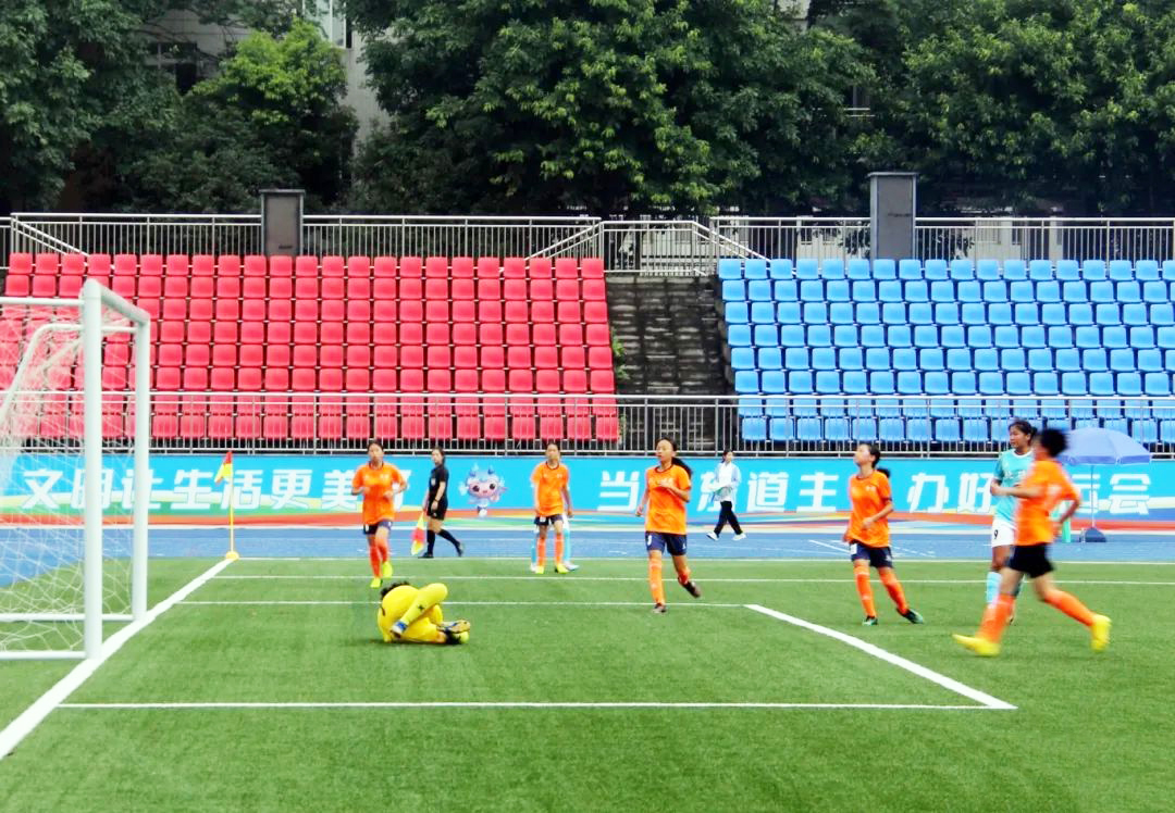 青少年足球(女子丙组)激情开赛 - 今日合川网