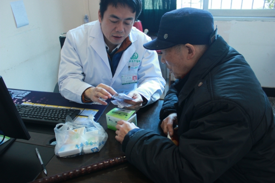 一,周三全天和周五上午在区中医院门诊二楼妇科专家门诊找翁双燕主任